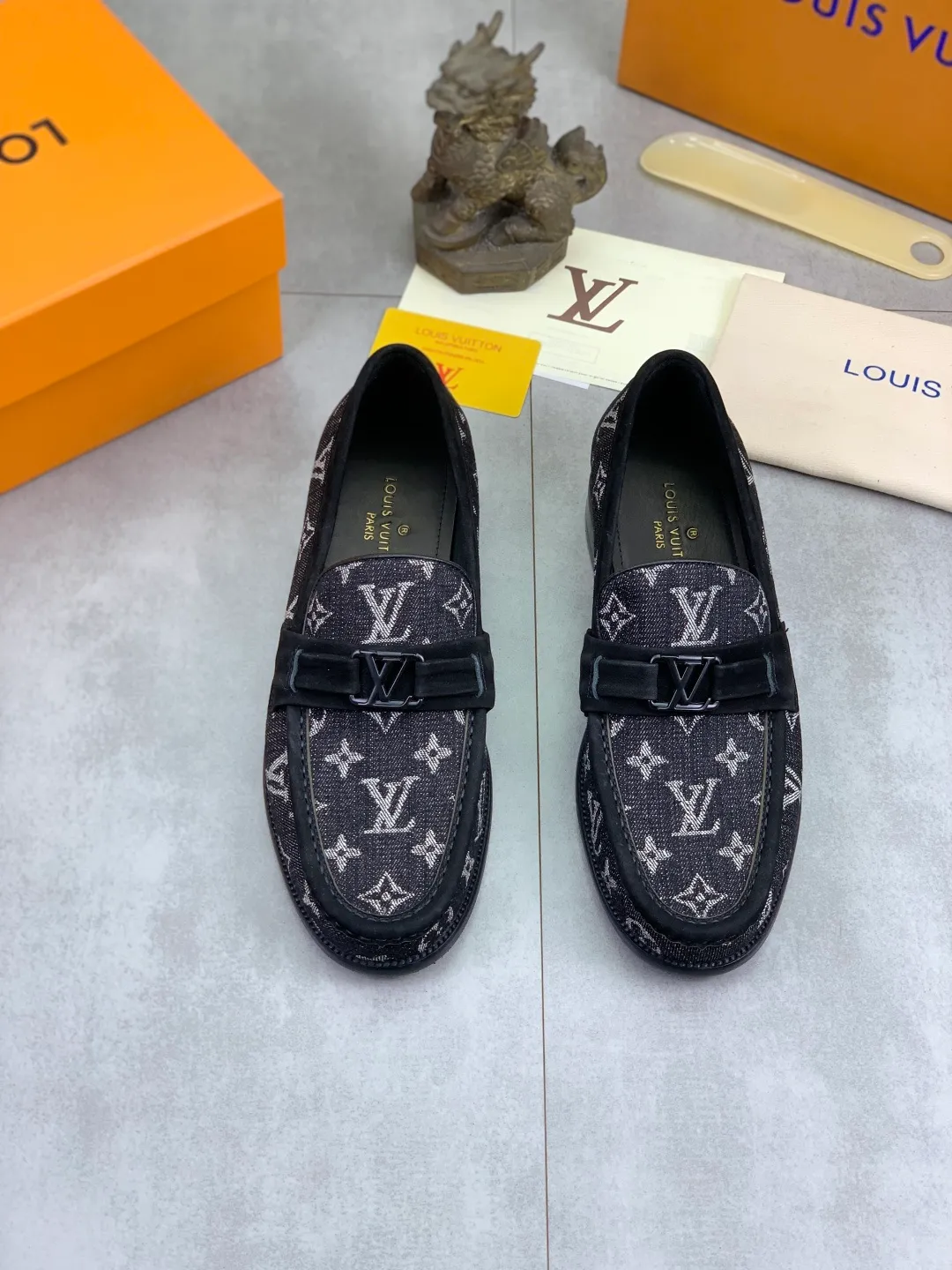 Men's men's shoes 💰P520 New style 💶[LOUIS VUITTON] Water-dyed Niuli Original order New style 🍀LV Louis Vuitton *——Top version of LV classic leather shoes! Made of imported original calfskin, original leather side strips and wear-resistant high-end rubber outsole! High quality products! Color: Black optional Size: 39-44 (45 customized)
